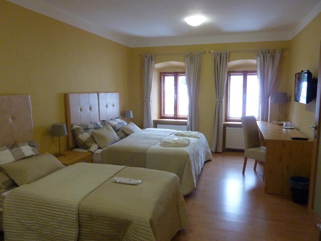 Apartments And Suites كرمنيتسا الغرفة الصورة