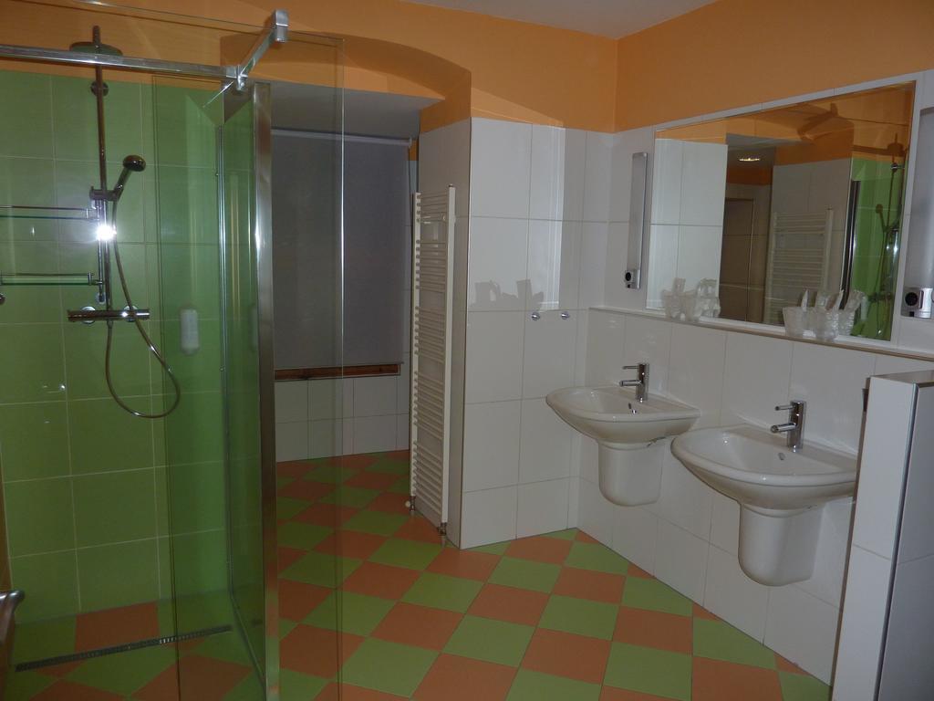 Apartments And Suites كرمنيتسا الغرفة الصورة