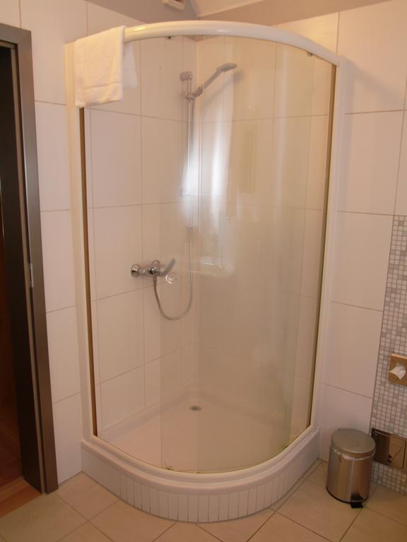 Apartments And Suites كرمنيتسا الغرفة الصورة
