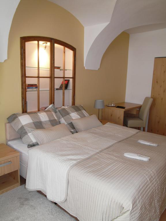 Apartments And Suites كرمنيتسا الغرفة الصورة