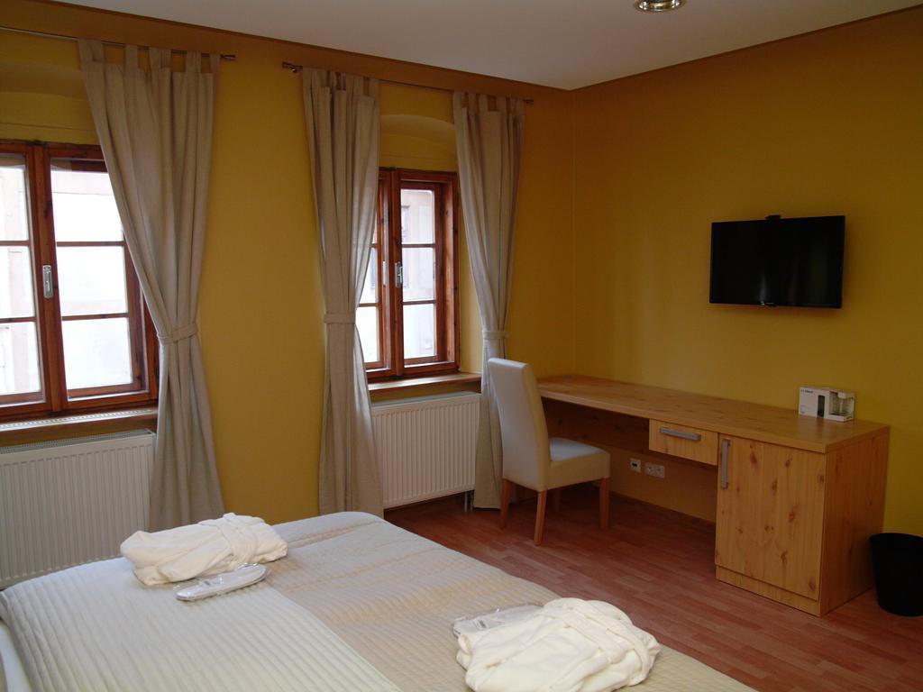 Apartments And Suites كرمنيتسا الغرفة الصورة