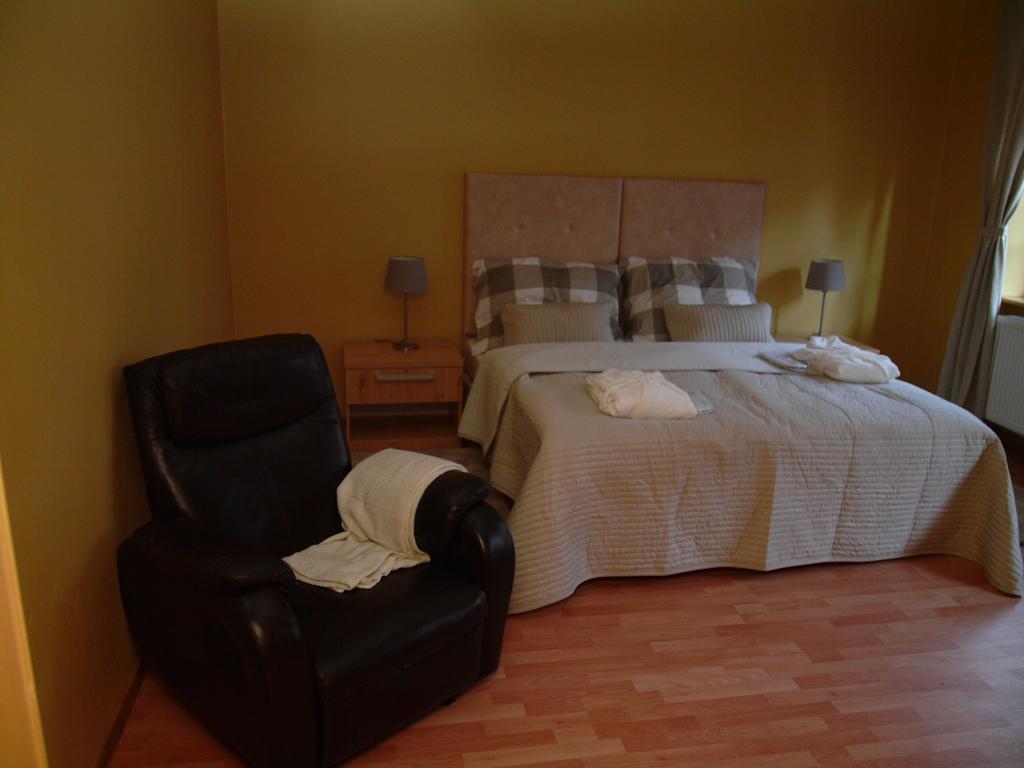 Apartments And Suites كرمنيتسا الغرفة الصورة