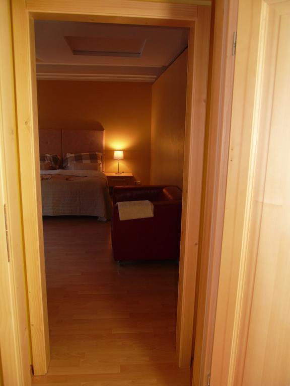 Apartments And Suites كرمنيتسا الغرفة الصورة
