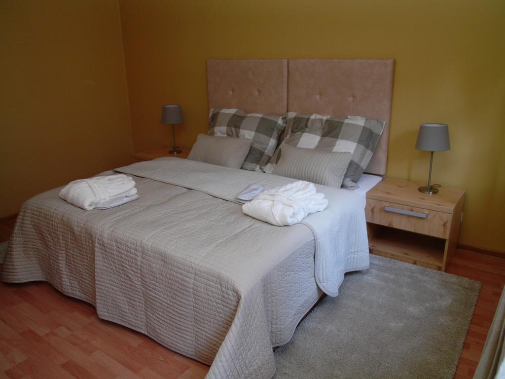 Apartments And Suites كرمنيتسا المظهر الخارجي الصورة