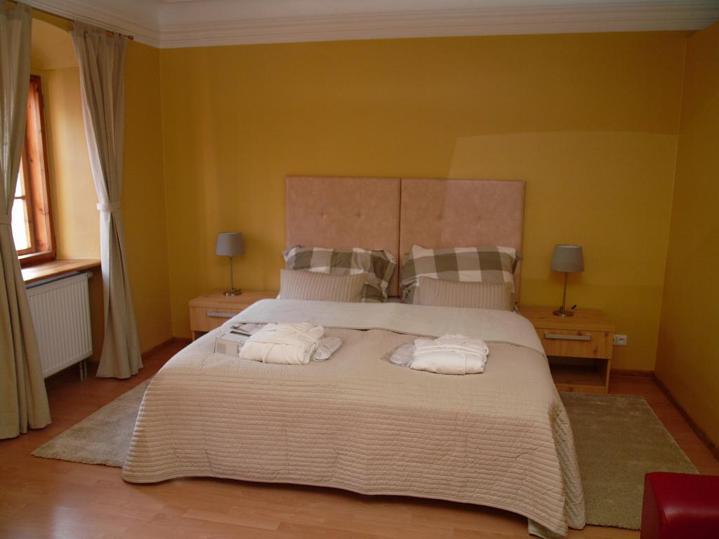 Apartments And Suites كرمنيتسا المظهر الخارجي الصورة