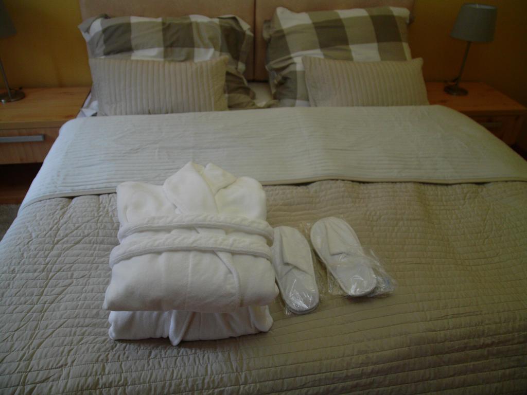 Apartments And Suites كرمنيتسا المظهر الخارجي الصورة